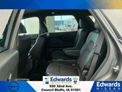 Used 2025 Nissan Pathfinder Rock Creek AWD/4WD image 18