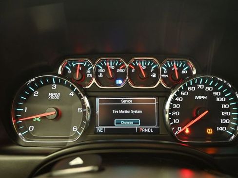 Used 2020 Chevrolet Suburban LS w/ Enhanced Driver Alert Package RWD image 24