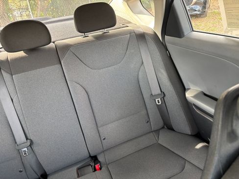 Used 2025 Kia K4 LXS image 38