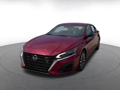 Used 2025 Nissan Altima 2.5 SV FWD image 7