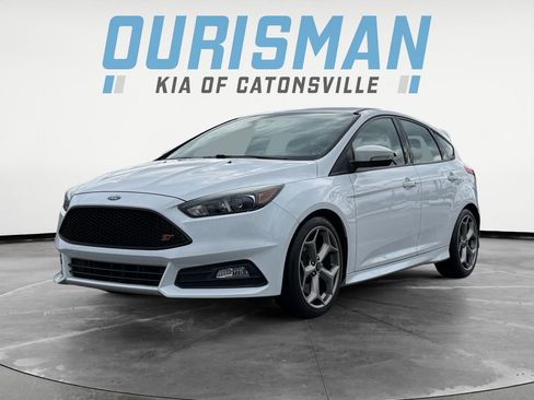 Used 2018 Ford Focus ST w/ Equipment Group 401A image 2