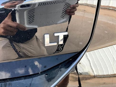 Used 2023 Chevrolet Equinox LT image 40