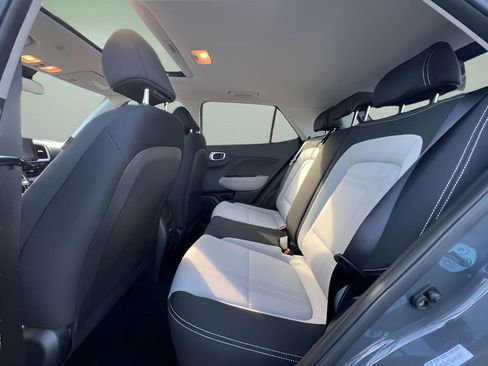 Used 2025 Hyundai Venue SEL FWD image 20