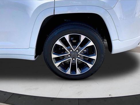 Certified 2023 Jeep Grand Cherokee Overland w/ Luxury Tech Group IV image 37