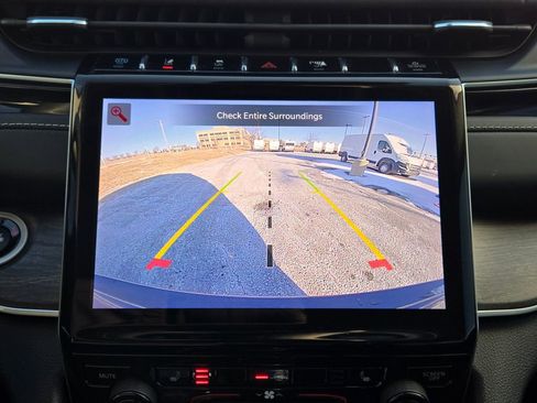 Used 2022 Jeep Grand Cherokee Limited 4xe image 22