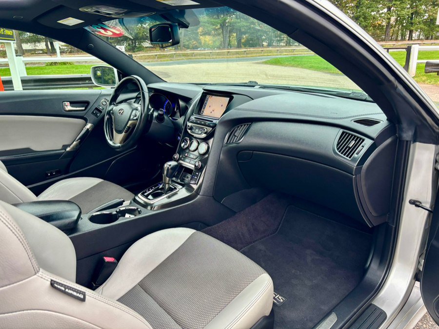 Used 2013 Hyundai Genesis 2.0T RWD image 12