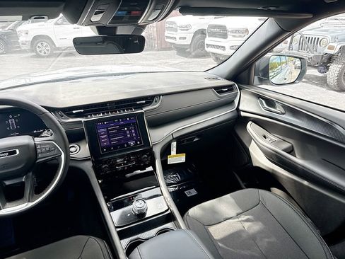 New 2025 Jeep Grand Cherokee Laredo w/ Luxury Tech Group I RWD image 24