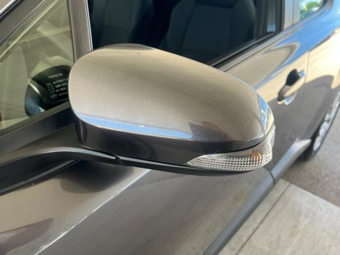 Used 2020 Toyota C-HR LE FWD image 30
