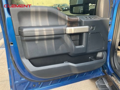 Used 2022 Ford F250 Lariat w/ Black Appearance Package image 40