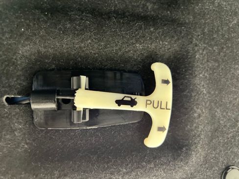 Used 2025 Nissan Sentra SV image 30