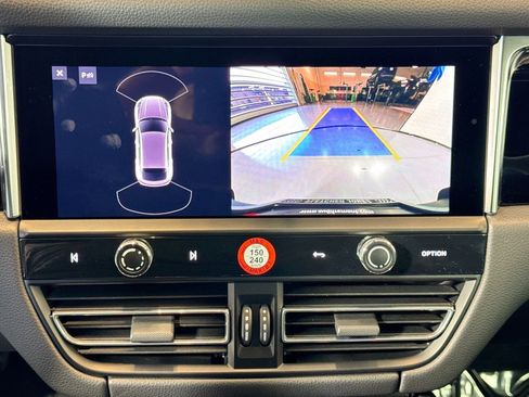 Used 2024 Porsche Macan Turbo image 13