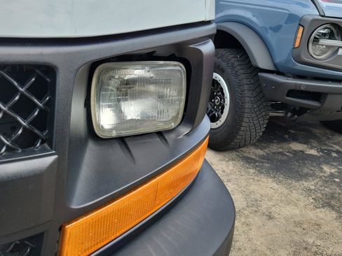 Used 2017 Chevrolet Express 2500 RWD image 5