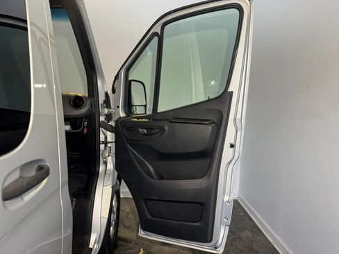 Used 2021 Mercedes-Benz Sprinter 2500 image 20