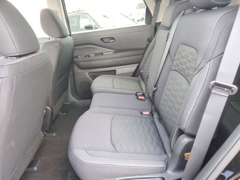 New 2026 Nissan Pathfinder S image 17