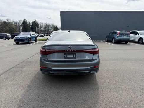 Used 2025 Volkswagen Jetta SE w/ Sunroof Package image 7