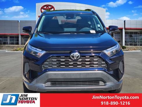 Used 2022 Toyota RAV4 XLE AWD/4WD image 2