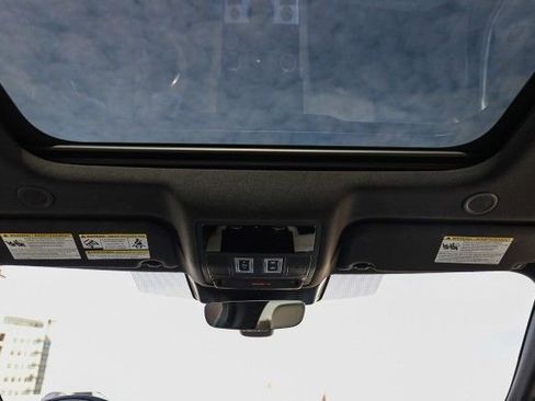 Used 2024 Jaguar F-PACE R-Dynamic S image 17