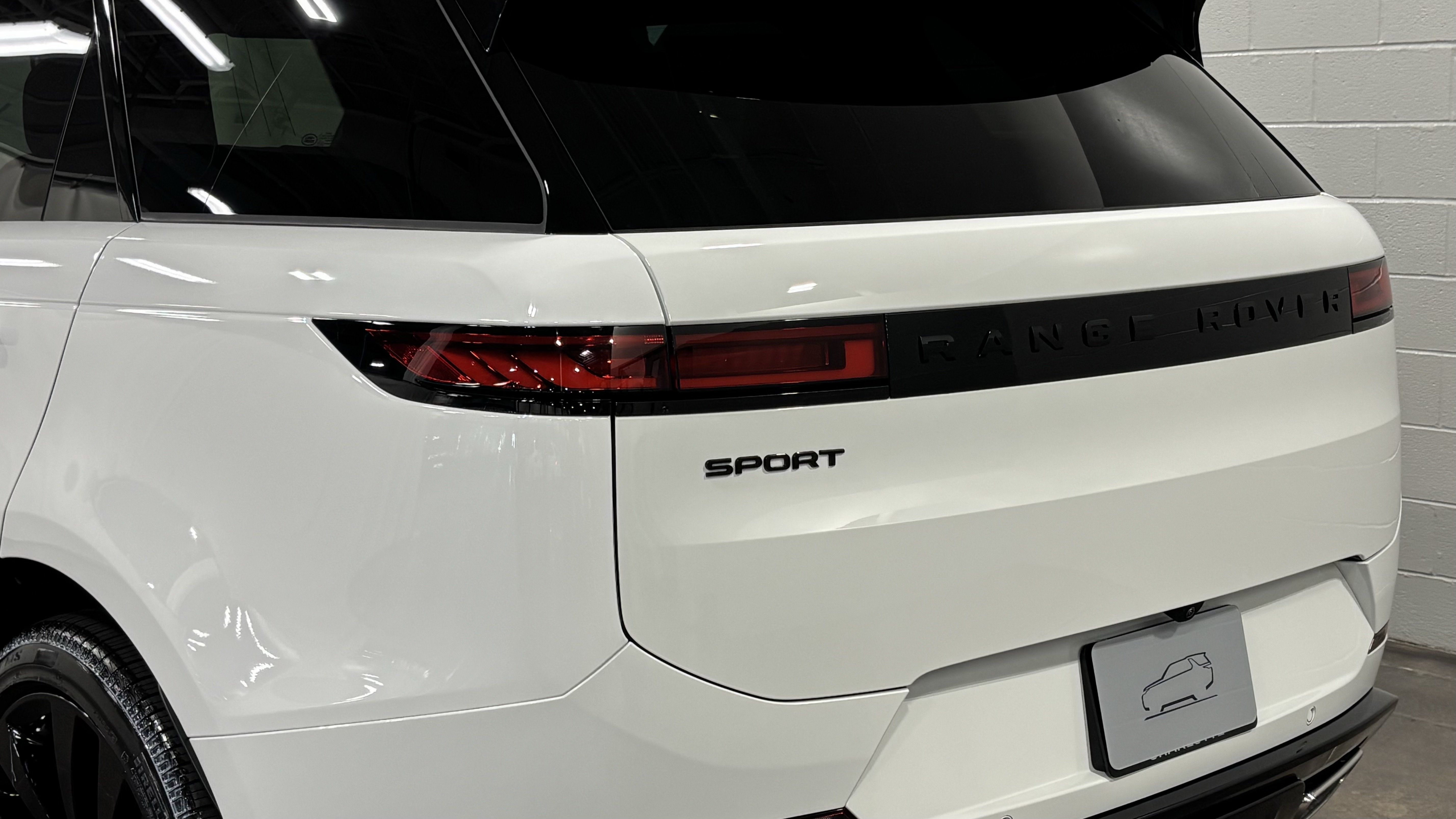 New 2026 Land Rover Range Rover Sport Dynamic SE AWD/4WD image 17