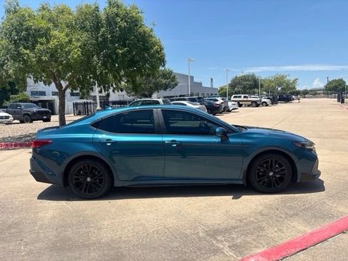 Used 2026 Toyota Camry SE w/ Convenience Package FWD image 4