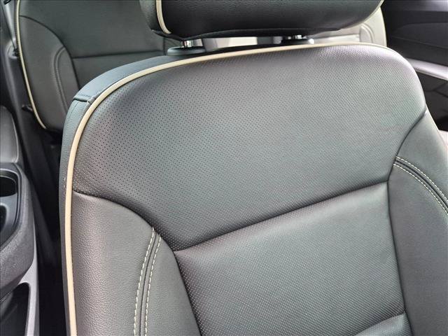 Used 2023 Chevrolet Traverse Premier FWD image 19