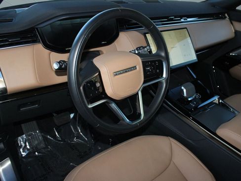 Used 2024 Land Rover Range Rover Sport SE image 4
