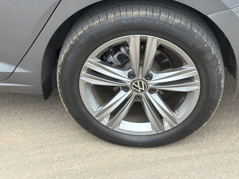 Used 2024 Volkswagen Jetta SE FWD image 19