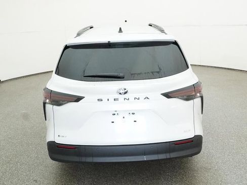 New 2026 Toyota Sienna XLE image 7