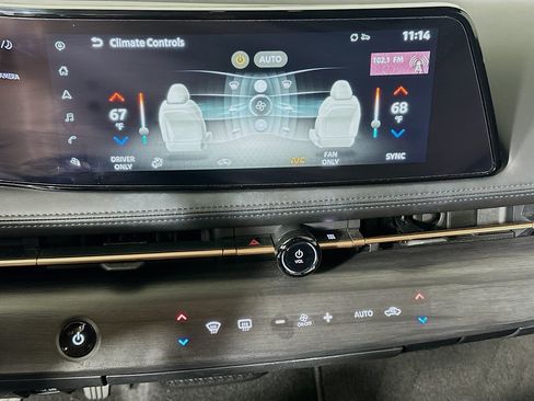 Used 2023 Nissan Ariya FWD image 24
