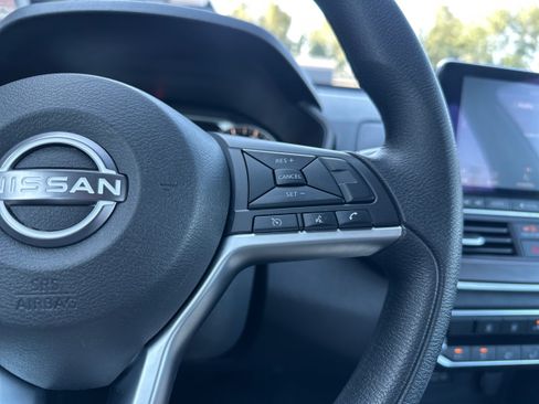 Used 2024 Nissan Altima 2.5 SV FWD image 33