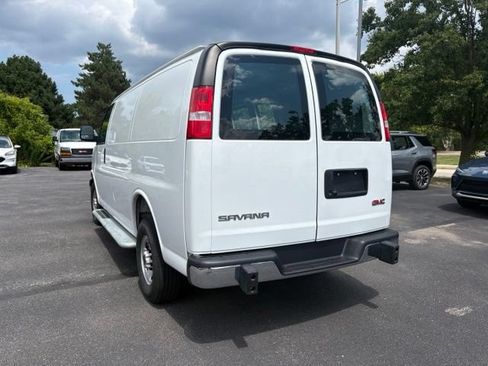 Used 2025 GMC Savana 2500 w/ Driver Convenience Package RWD image 3
