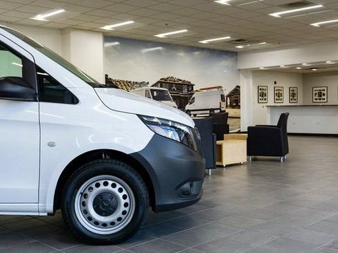 Used 2024 Mercedes-Benz Sprinter 2500 image 18