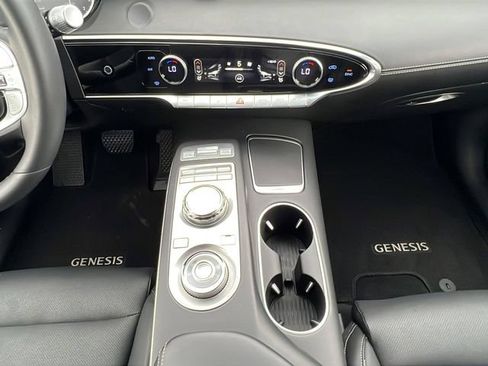 Certified 2025 Genesis GV70 2.5T AWD/4WD image 18