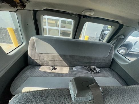 Used 2010 Ford E-350 and Econoline 350 XLT image 19