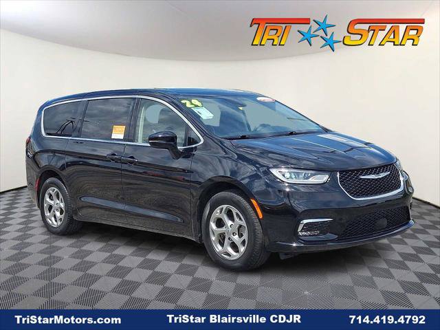 Certified 2024 Chrysler Pacifica Limited w/ Trailer Tow Group AWD/4WD image 1