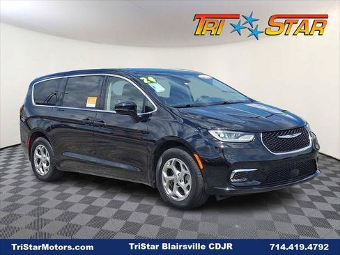 Certified 2024 Chrysler Pacifica Limited w/ Trailer Tow Group AWD/4WD image 1
