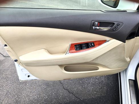 Used 2011 Lexus ES 350 FWD image 14