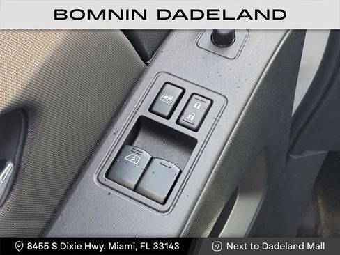 Used 2024 Nissan Frontier SV image 12