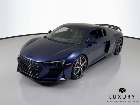 Used 2021 Audi R8 V10 w/ Premium Package RWD image 4