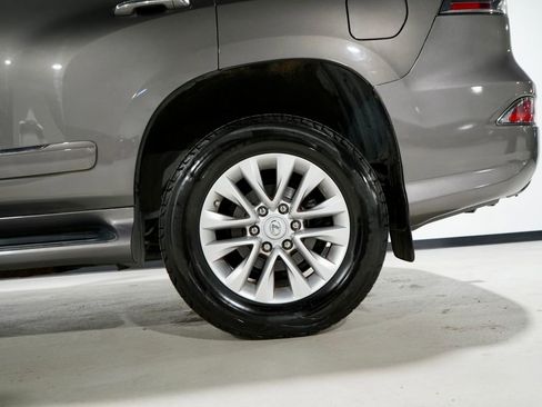 Used 2014 Lexus GX 460 w/ Premium Package image 37