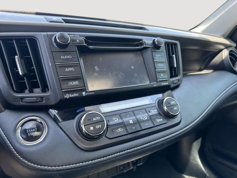 Used 2018 Toyota RAV4 XLE FWD image 12