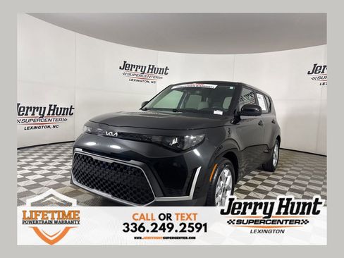 Used 2025 Kia Soul LX w/ LX Technology Package FWD image 1