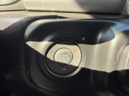 Used 2022 Jeep Wrangler Unlimited Rubicon 4xe AWD/4WD image 28