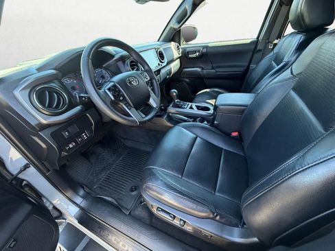 Used 2021 Toyota Tacoma TRD Sport w/ TRD Premium Sport Package AWD/4WD image 14
