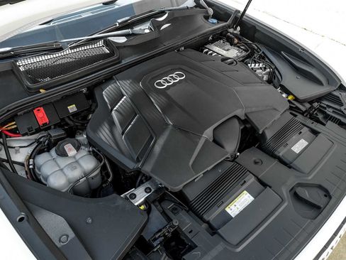 Used 2022 Audi Q8 Premium image 54