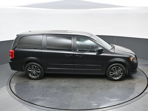 Used 2017 Dodge Grand Caravan GT FWD image 39