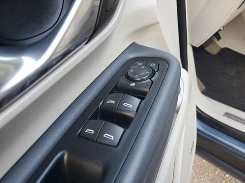 Used 2024 GMC Terrain Denali w/ Denali Premium Package AWD/4WD image 18