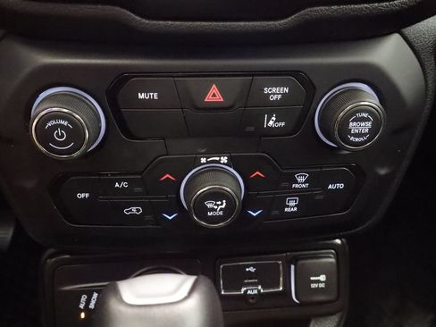 Certified 2023 Jeep Renegade Latitude w/ Sun/Sound Group AWD/4WD image 33