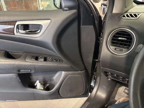 Used 2016 Nissan Pathfinder Platinum image 7