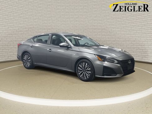 Used 2023 Nissan Altima 2.5 SV image 3