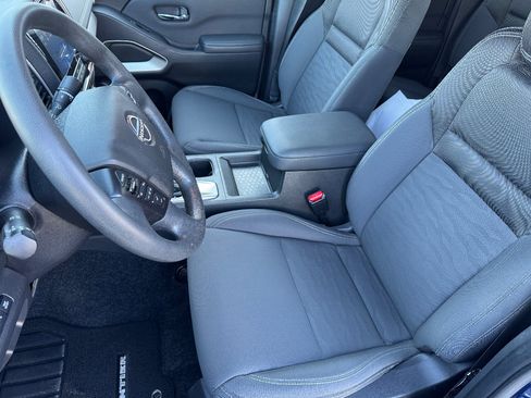 Used 2022 Nissan Frontier SV image 11